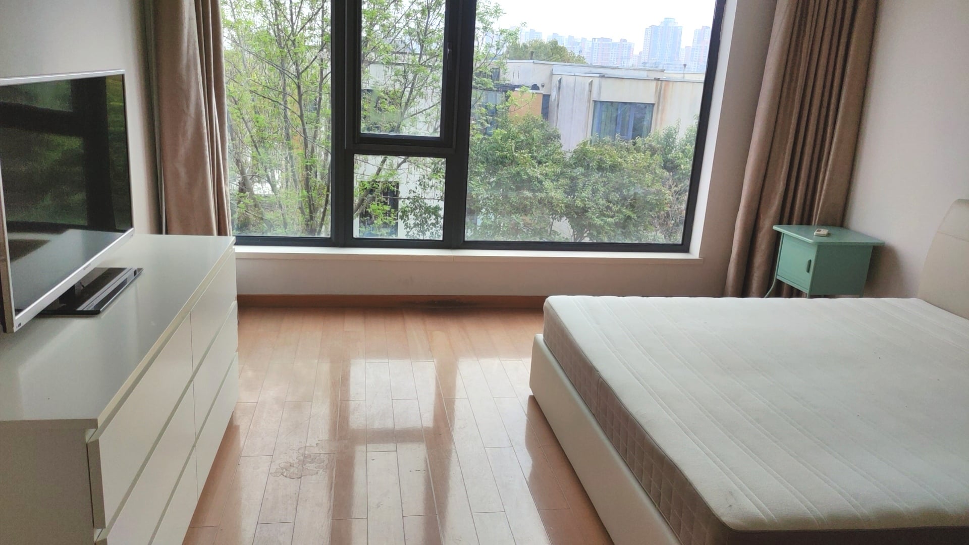 Duplex with open roof terrace next to Jinji lake and Suzhou center