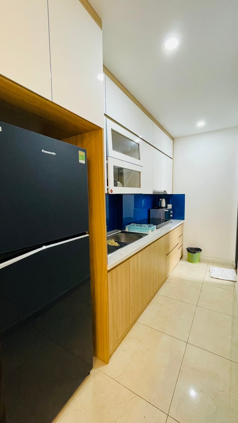 Nice, modern 2 – bedroom apartment with balcony in Cau Giay district for rent