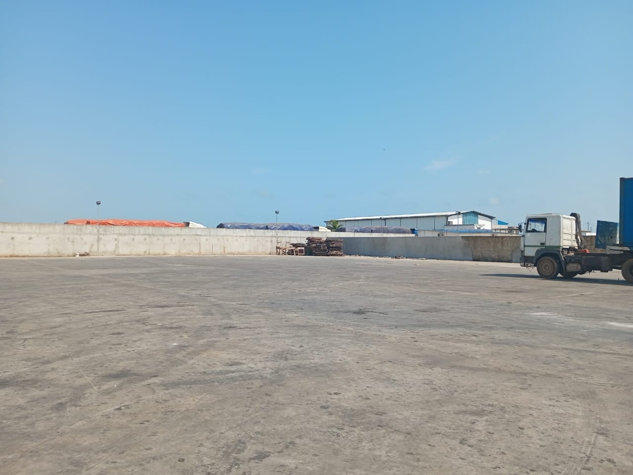 Zone industrielle port-abattoir location entrepôt 2ha 