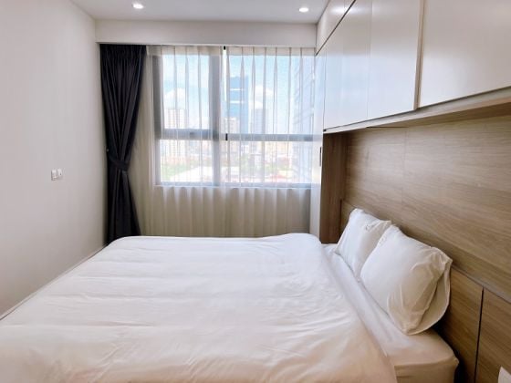 Nice, modern 2 – bedroom apartment with balcony in Cau Giay district ...