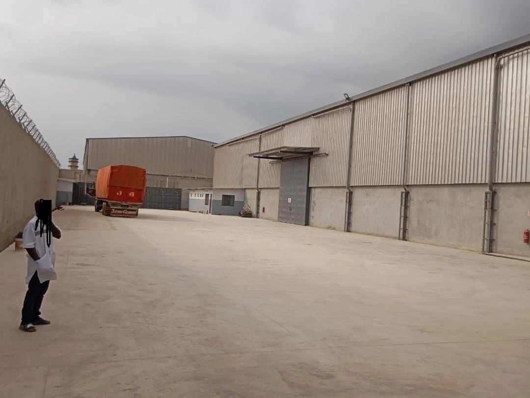 ZONE INDUSTRIELLE DE VRIDI tripostal location entrepôt 6550m2