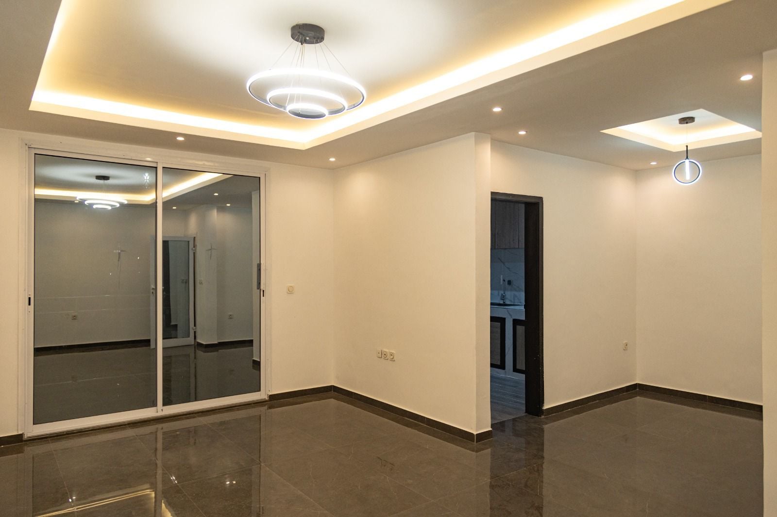 NOUVEAUX ET BEAUX APPARTEMENTS DE DEUX CHAMBRES À LOUER À BEEDI