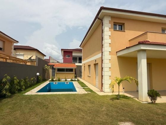 Modeste Bassam cité Italia location beau duplex 5 pièces