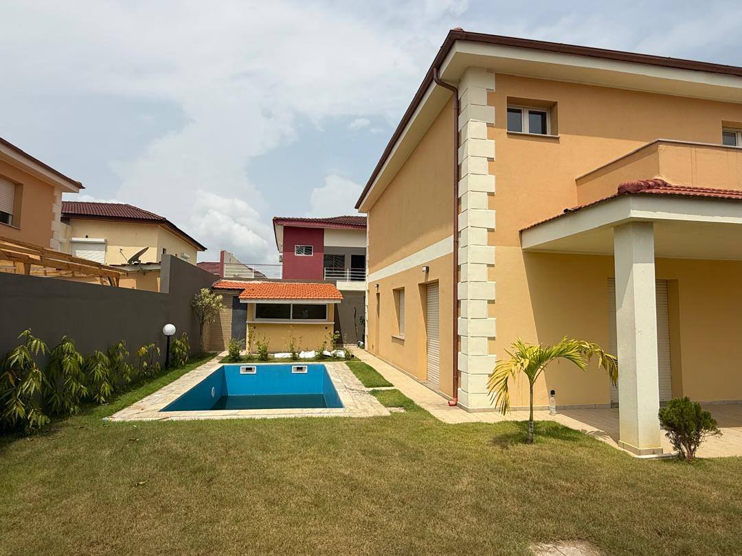 Modeste Bassam cité Italia location beau duplex 5 pièces