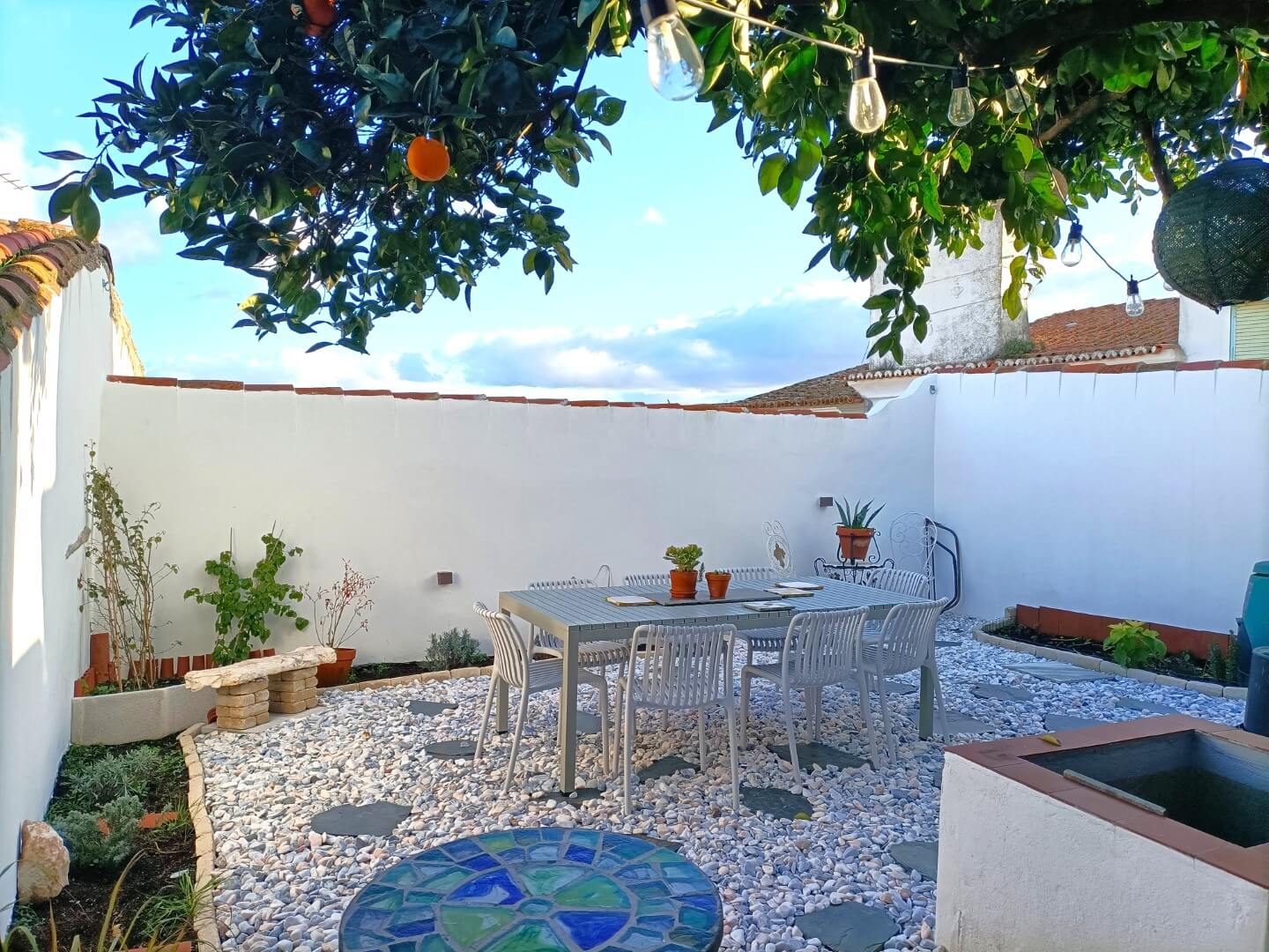 Charmant cottage meublé avec jardin clos d'agrumes, en plein centre-ville d'une ville marchande de l'Alentejo