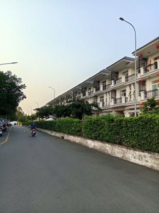 &#55356&#57151 Luxury Villa Living in District 7 – Quiet, Secure & ...