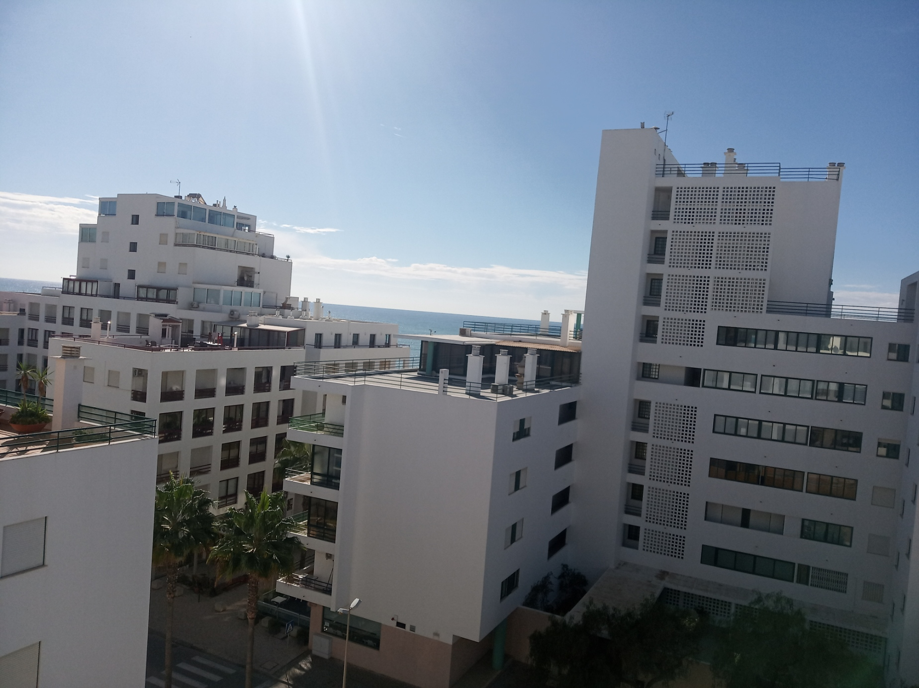 Appartement T2 à Quarteira, climatisé, meublé, parking au -1, 5ème étage