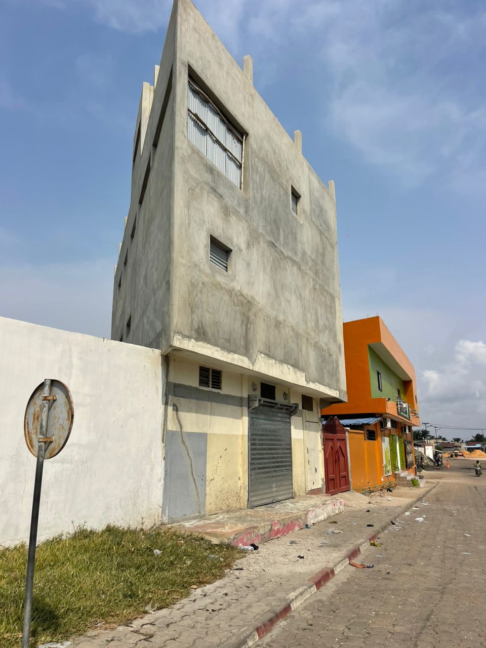 OPPORTUNITÉ IMMOBILIÈRE RARE : ANGLE DE RUE A FIDJROSSÈ