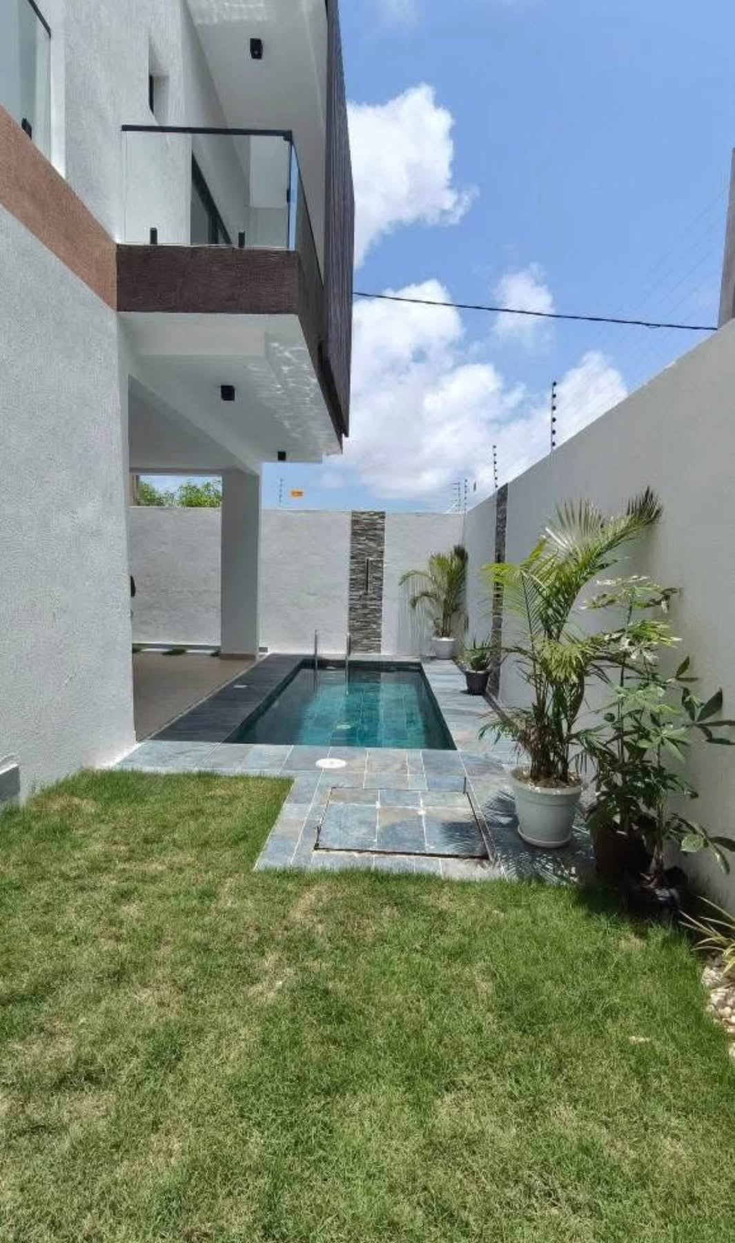 VILLA DUPLEX HAUT STANDING EN VENTE À BASSAM ZONE NOUVELLE AUTOROUTE  