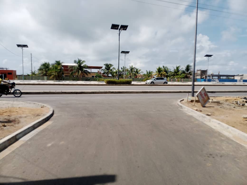 Opportunité te terrain très bien placé à Fidjrosse Plage Cotonou Bénin 