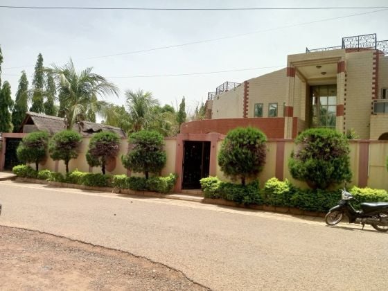 belle villa duplex  de 10 pièces + piscine Ouaga 2000 Zone A