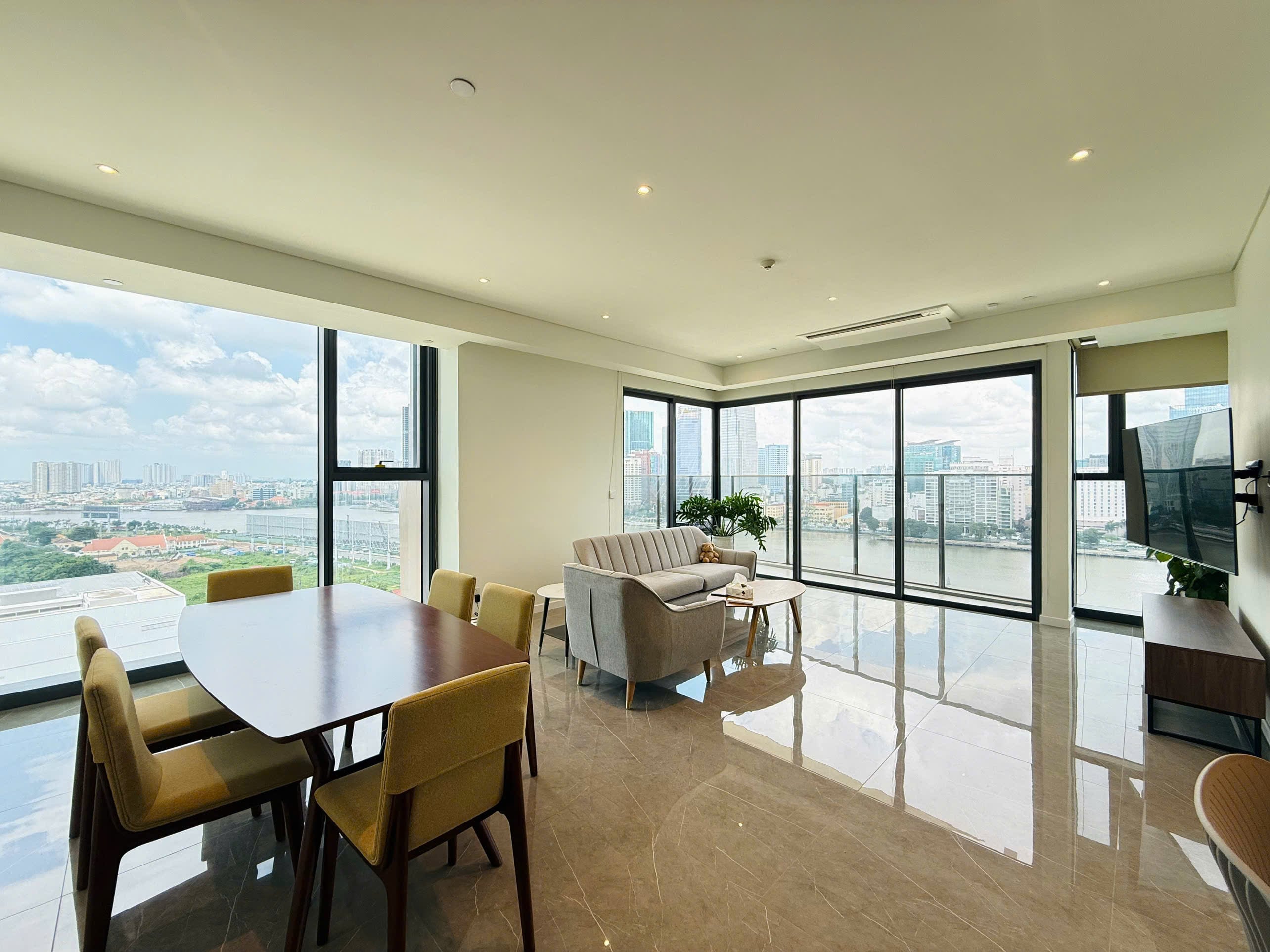 OPERA RESIDENCE - 4 BEDROOM WITH GREAT VIEW
