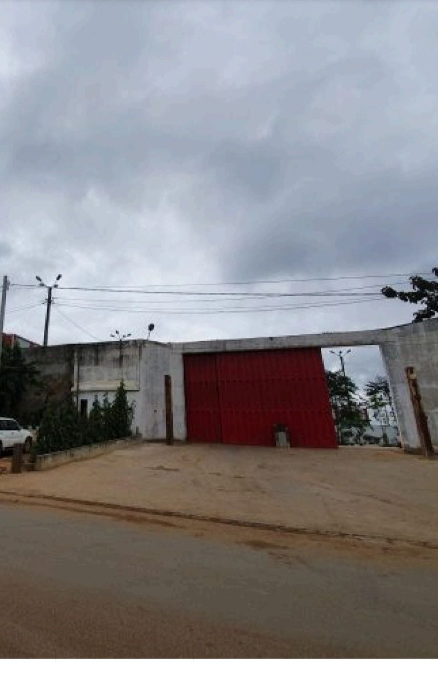 YOPOUGON Ancienne Industrielle vente entrepôt 22000m2