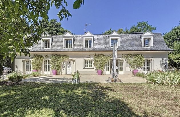 Rara opportunità a Saint-Genis-Laval: una luminosa proprietà ...