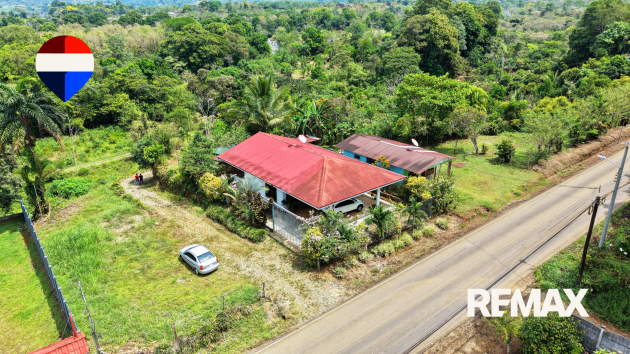 Terreno plano de 1000 m² con casa en venta en Pueblo Nuevo de ...