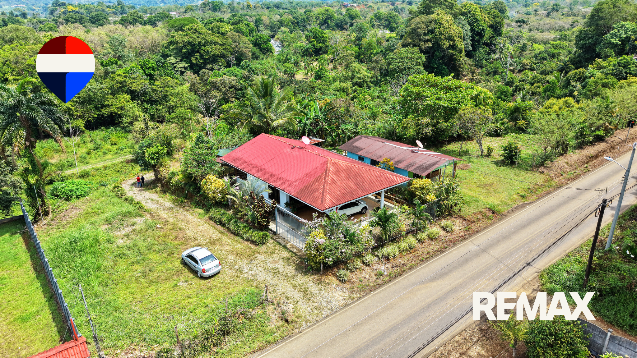 Terreno plano de 1000 m² con casa en venta en Pueblo Nuevo de Cajón.