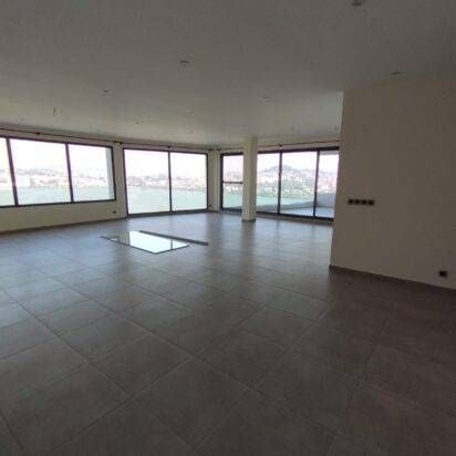 IVANDRY GRAND APPARTEMENT T7 DE 400M2 AVEC ACTIVITÉS -GROUPE ...