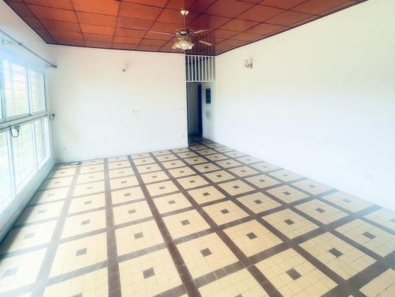 Villa 04 CHAMBRES AVEC PISCINE et JARDIN À LOUER À BASTOS 