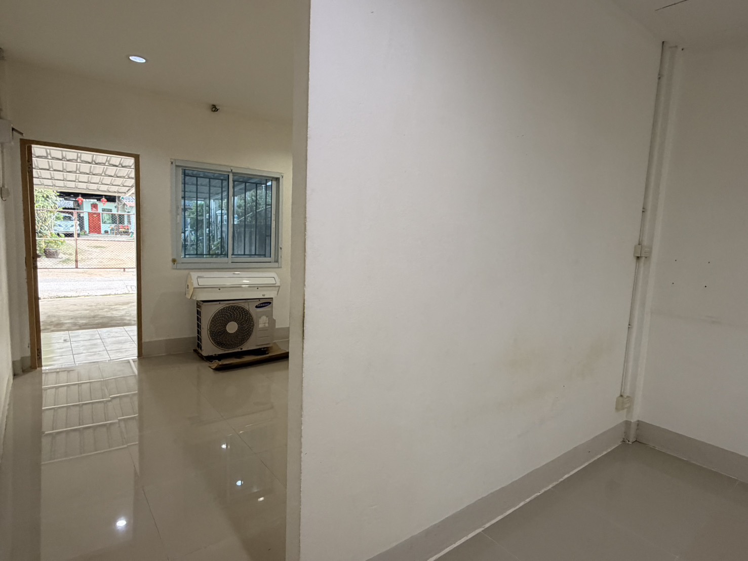 House for rent Close to Jomtien Beach. 8000 baht Corner unit