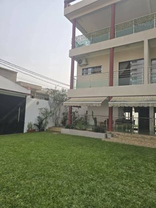COCODY ANGRE - CITÉ ORIBAT3 vente VILLA TRIPLEX DE 13 PIECES