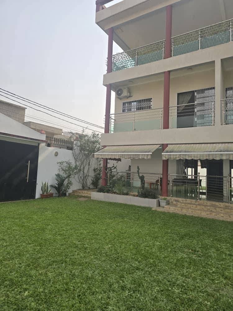 COCODY ANGRE - CITÉ ORIBAT3 vente VILLA TRIPLEX DE 13 PIECES