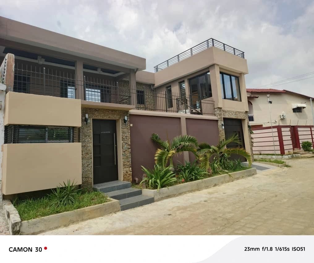 FAYA PRÉCISÉMENT DANS LA CITÉ ATCI vente duplex 8 pièces