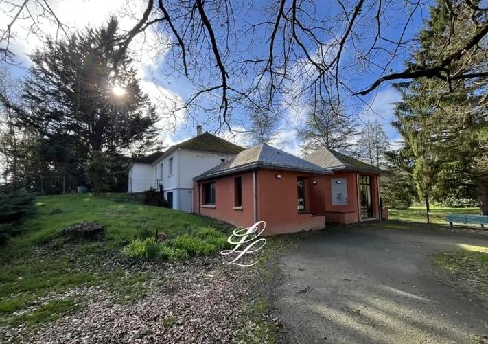 8-room apartment for sale in Ruandin near Le Mans; Contact via WhatsApp 