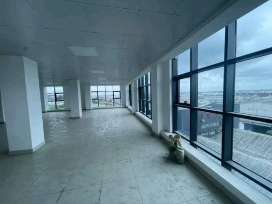 Ampio spazio ufficio open space in affitto a Bonanjo