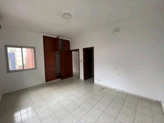 Ampio appartamento in affitto a Bonapriso, Douala 