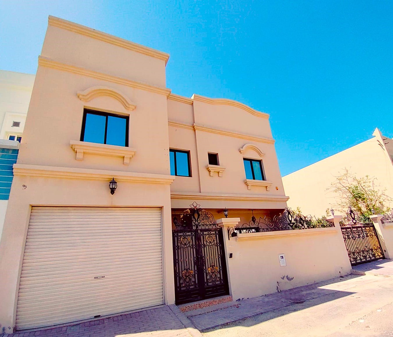 Luxury Living in Busaiteen – Fully Furnished 5 BHK Villa | BD. 900/-