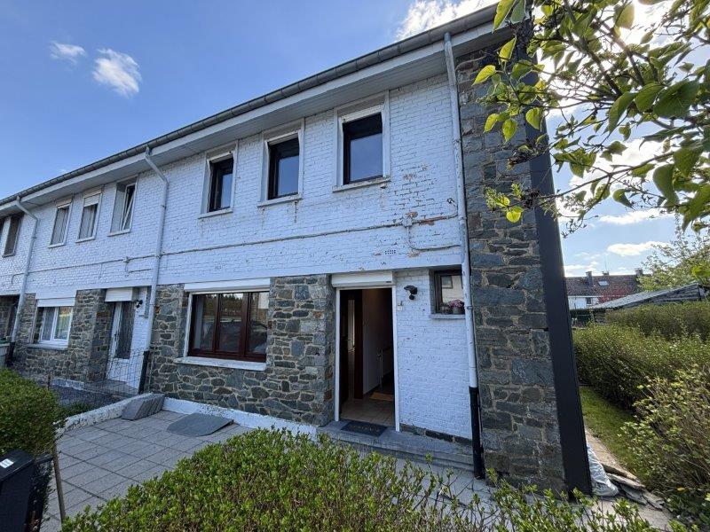 Belgique 6850 Paliseul : agréable maison, 3ch, jardin, à louer.