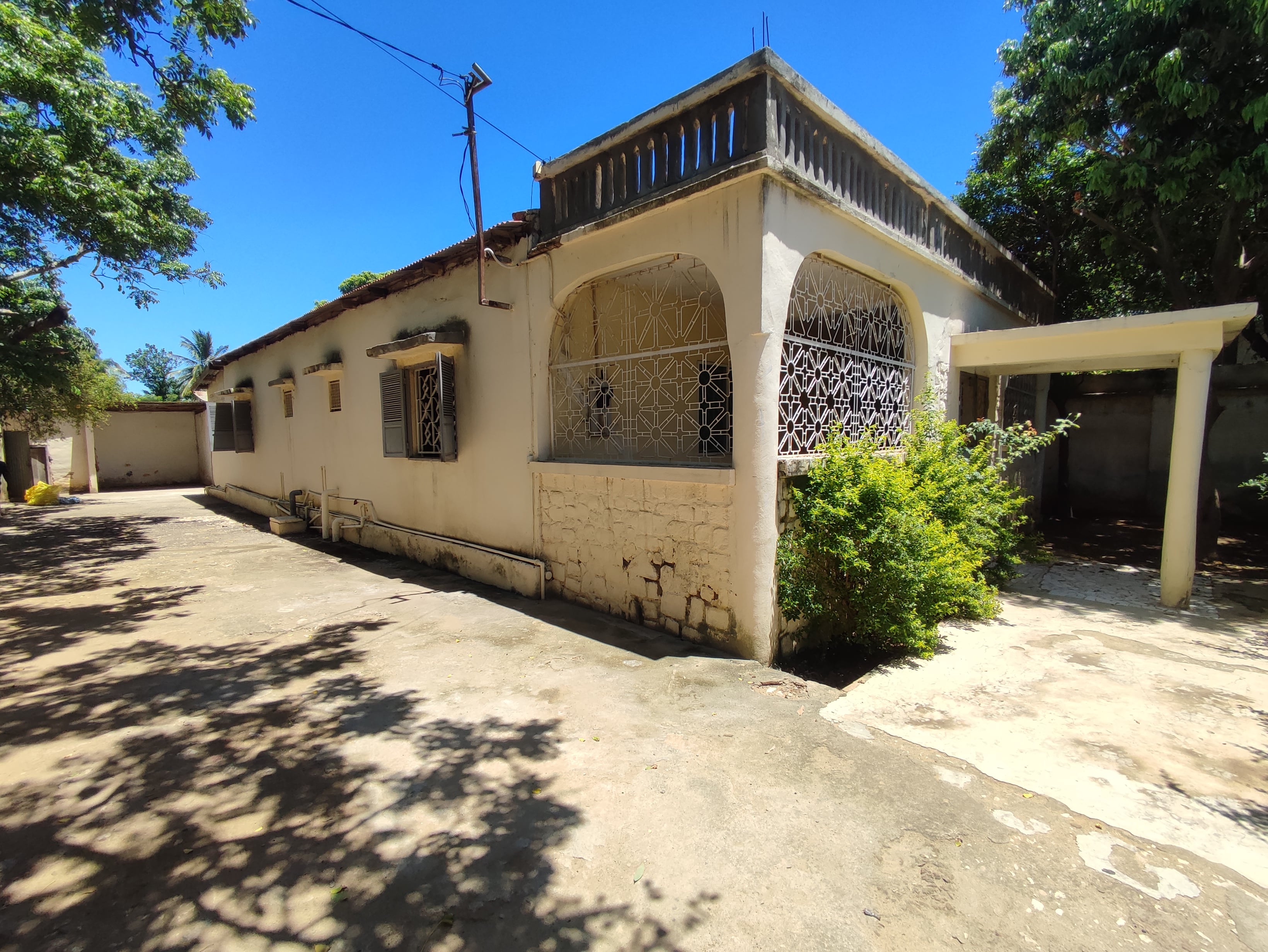 SE ALQUILA – REF: VM/23071 – VILLA SEMIAMUEBLADA DE 3 HABITACIONES EN ANDABOLY, TULEAR