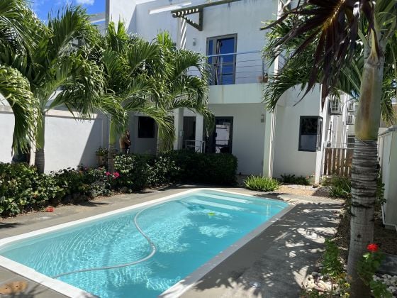 Casa adosada/dúplex de 3 dormitorios con piscina privada – a ...