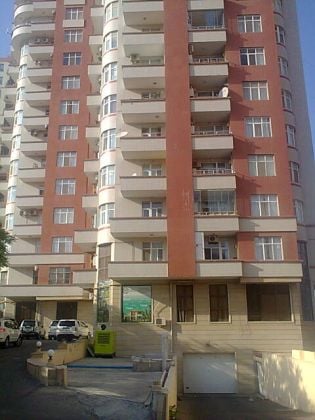 2 BDR apt close to Elmlyar Akademiya metro