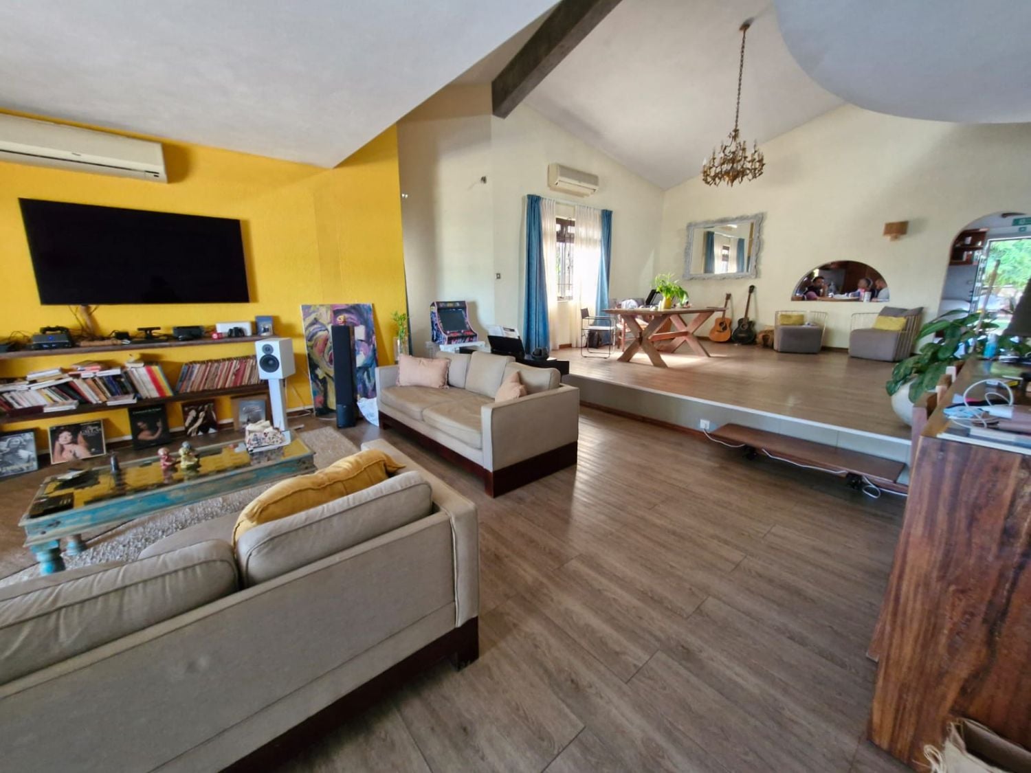 Freehold Beachfront Villa for Sale in Albion