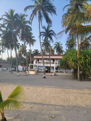 Villa en bordure de mer en vente à assinie 4000 m2 