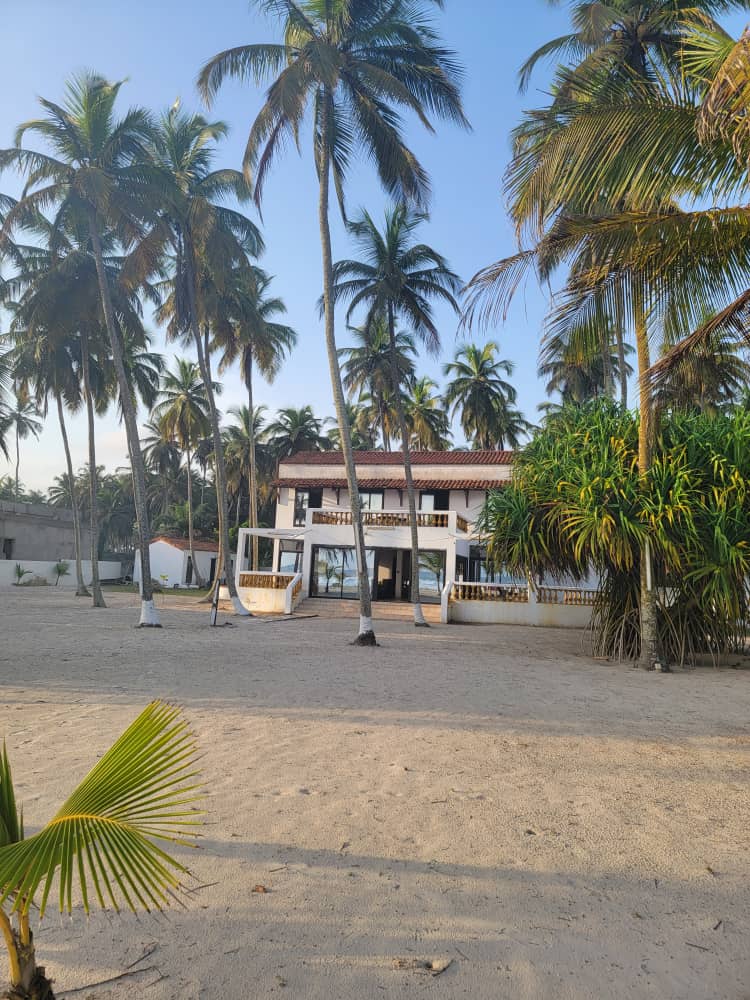 Villa en bordure de mer en vente à assinie 4000 m2 