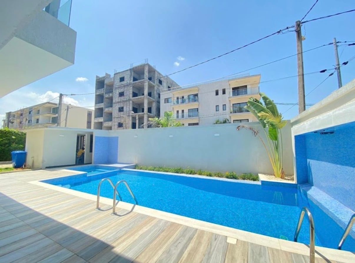 Riviera 4, appart 4 pièces MEUBLÉ dans les environs du centre commercial Casino, 