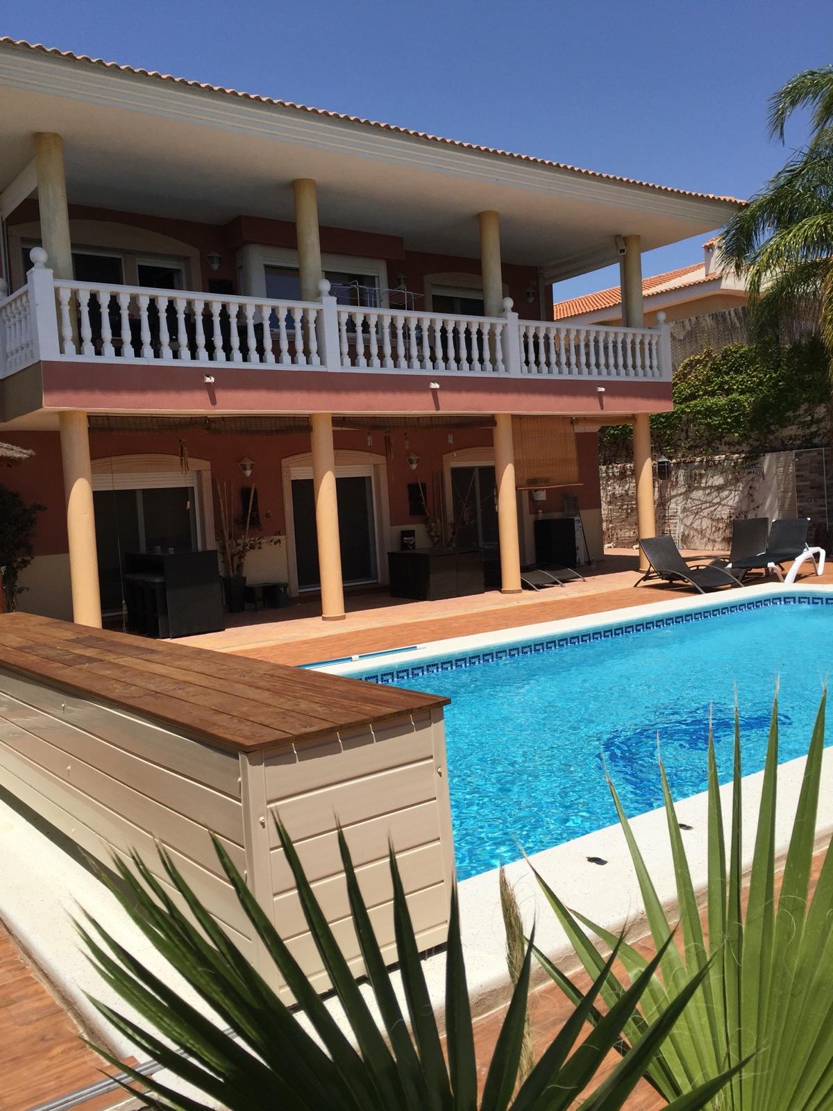 CASA INDEPENDIENTE CON PISCINA EN VENTA EN BUSOT, ALICANTE