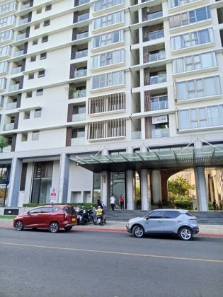 Luxury Green View Living in Midtown – High Floor 2BR | Move-in Ready ...