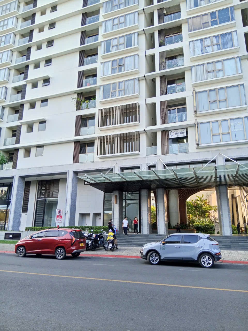 Luxury Green View Living in Midtown – High Floor 2BR | Move-in Ready | $1,200/month