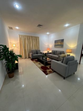 Charming Spacious 3-Bedroom Apt. with Small Balcony