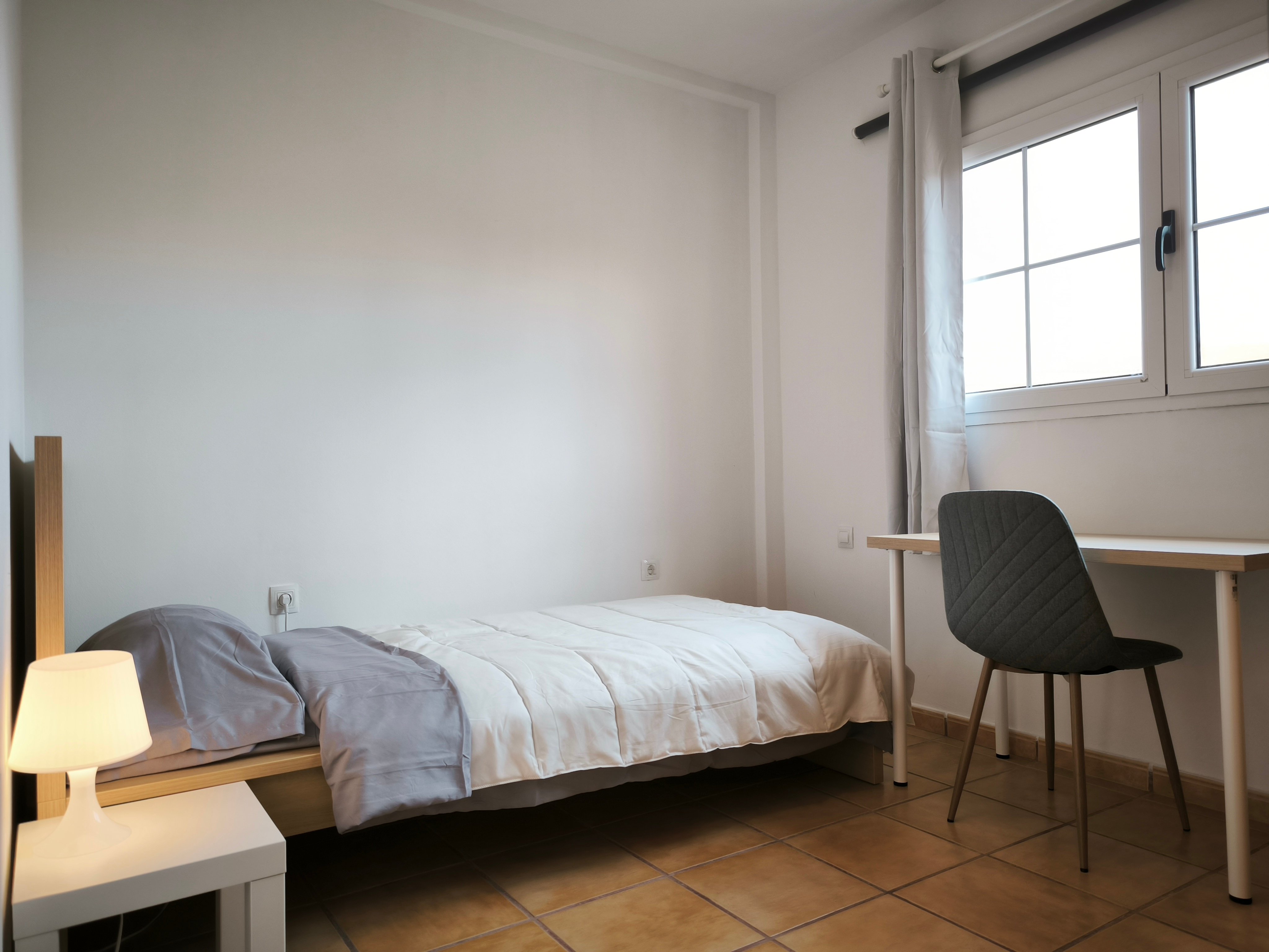 Chambre individuelle lumineuse à Costa de Antigua – 500 €/mois + 60 € de charges