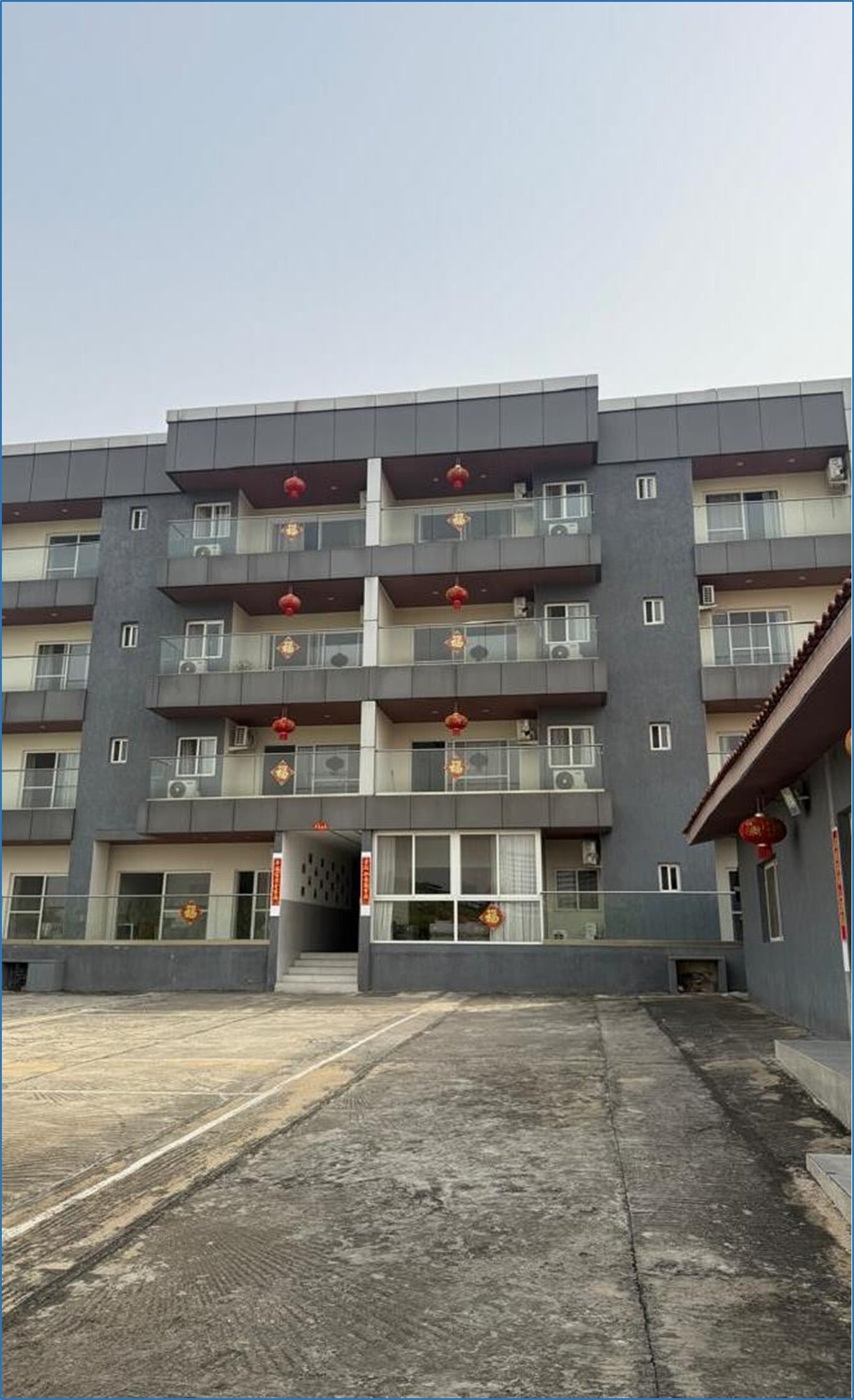 Cocody Mermoz ( centre cocody), des apparts de 3 et 4 pièces disponibles dans une zone très accessible 