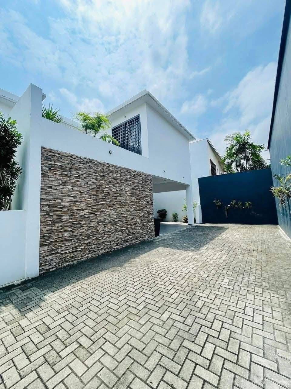MISE EN LOCATION D'UNE BELLE VILLA À LA RIVIERA 4