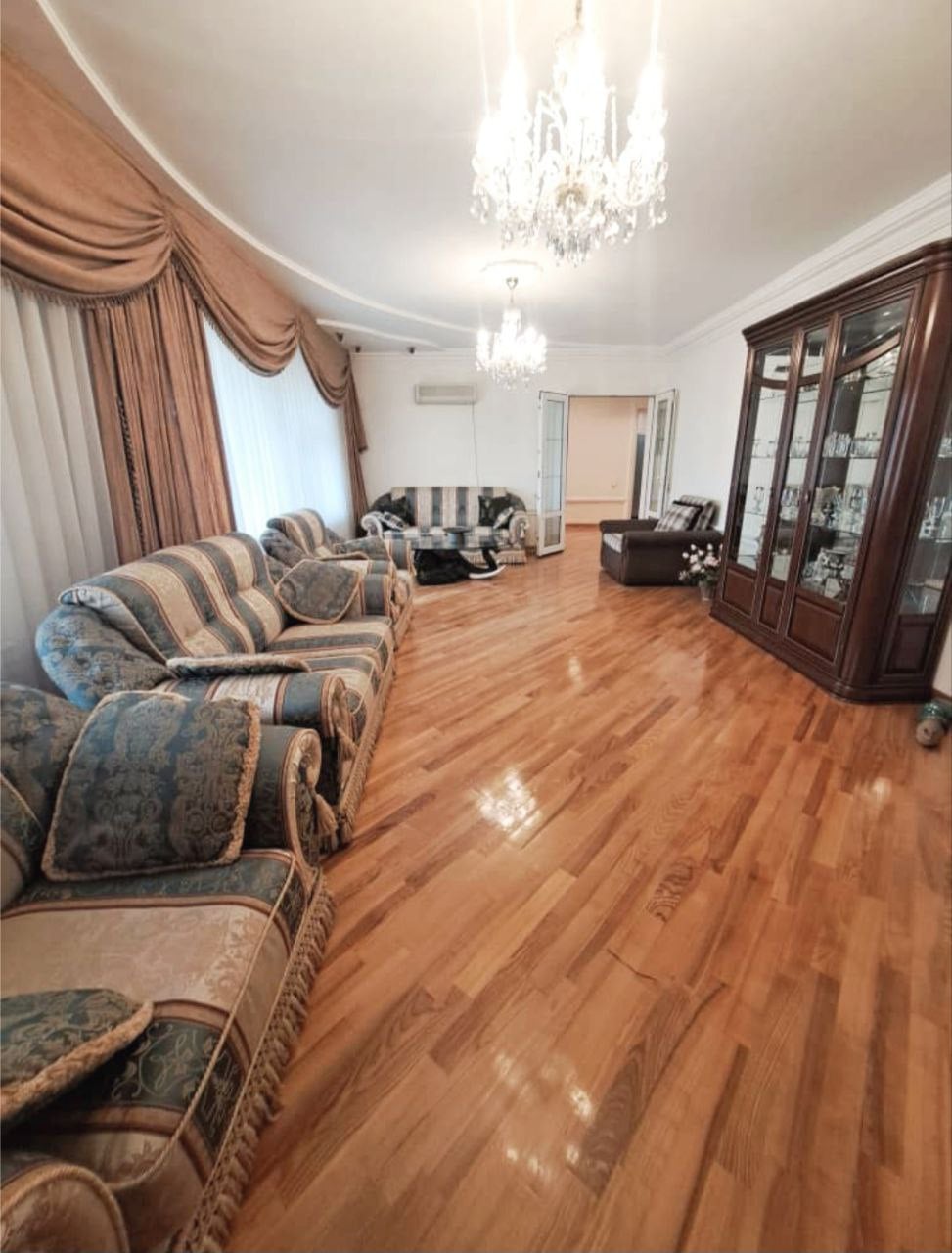 Spacious 2 bedrooms apartment of 130 m2 in central Tashkent next to "Eco park"