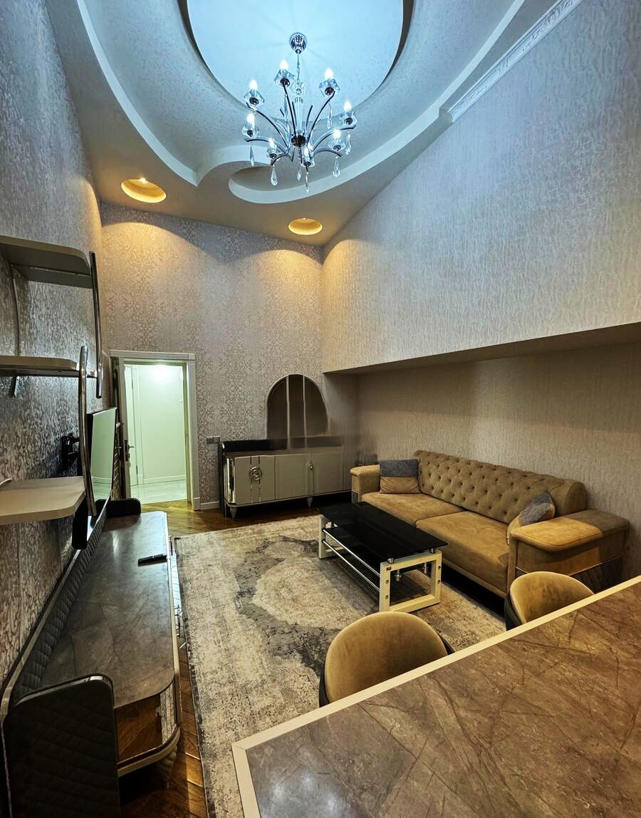 CITY CENTER!!! Building located on Nizami street, close to Sahil metro, Sahil park and FOUNTAIN SQUARE!!