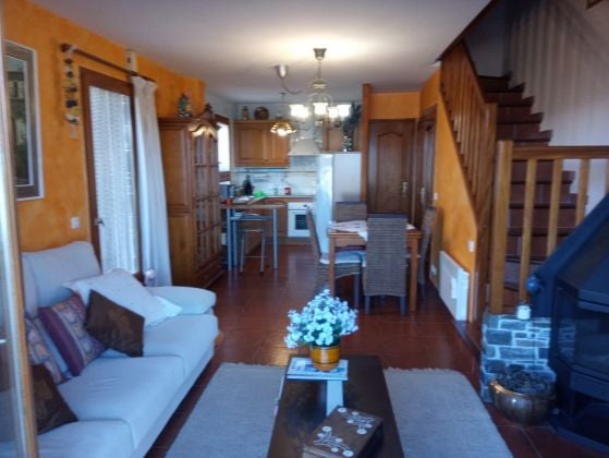 4-bedroom house with garden and parking, offering extraordinary views.