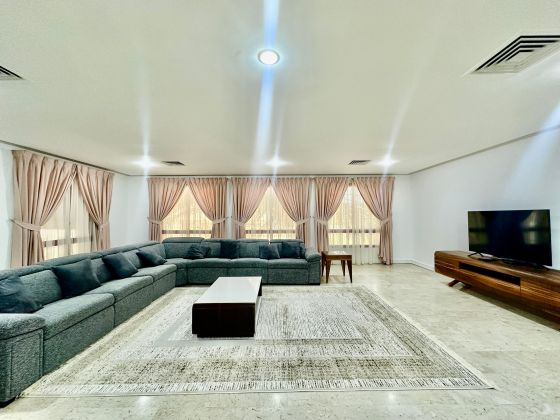 Spacious three bedroom apartment for rent in salwa 