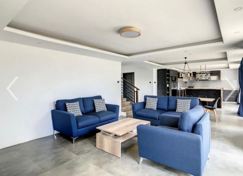 MAISON SPACIEUSE À VENDRE - CALODYNE